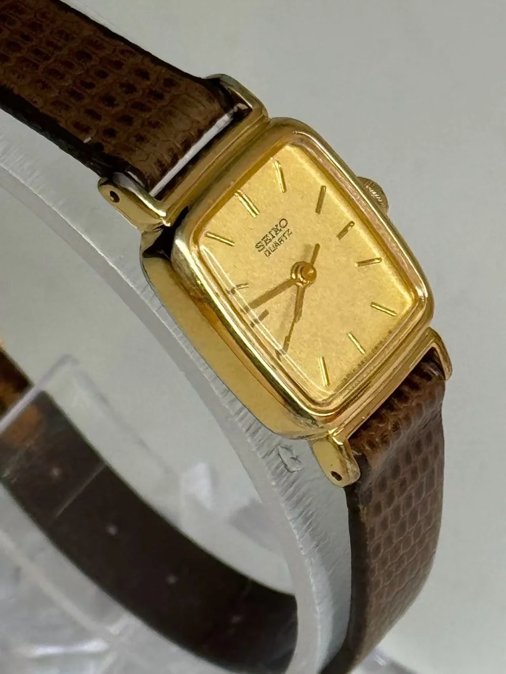 Vintage Seiko Women’s Quartz Gold Tone 16mm Rectangular Watch New Battery Runs